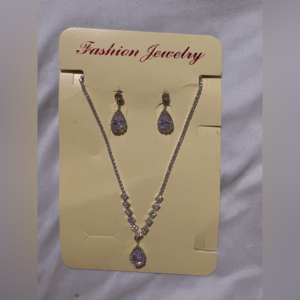 SHEIN Rhinestone Decor Water Drop Earrings & Necklace Set
